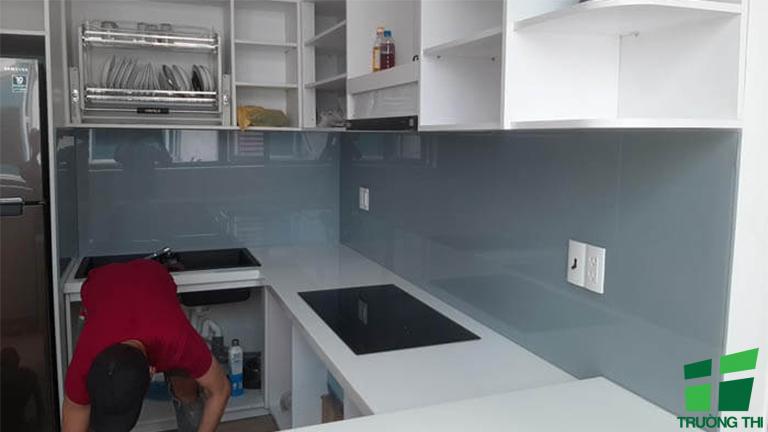 Cung cấp và thi công kính màu ốp bếp giá rẻ tại Tp.HCM