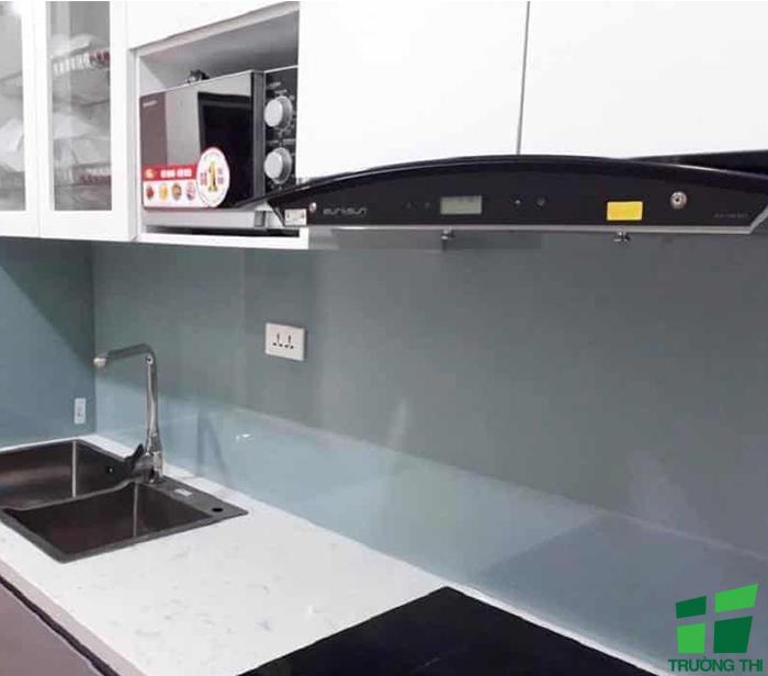 Kính ốp bếp màu ghi xám 1