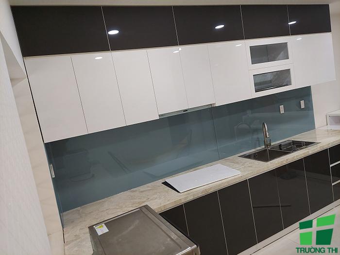Kính ốp bếp màu ghi xám 4