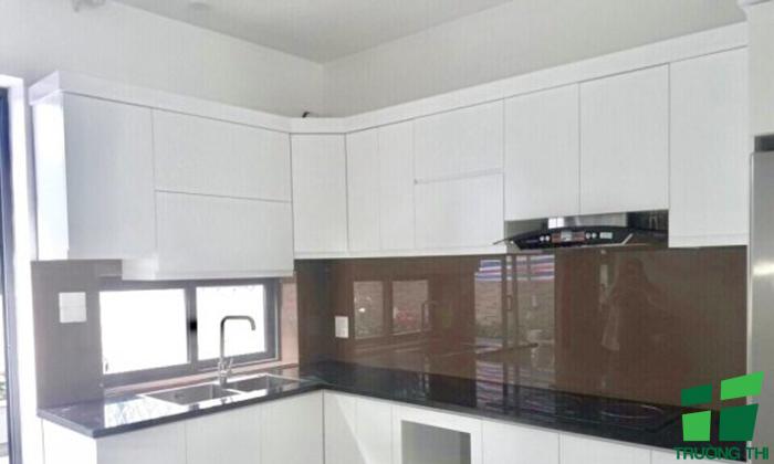 Kính ốp bếp màu nâu 5