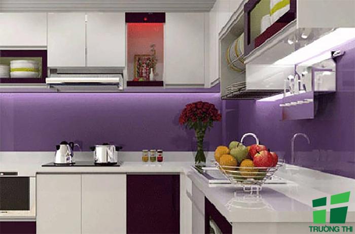 Kính ốp bếp màu tím 3