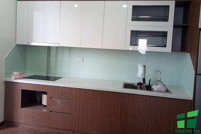 Kính ốp bếp màu trắng xanh 5