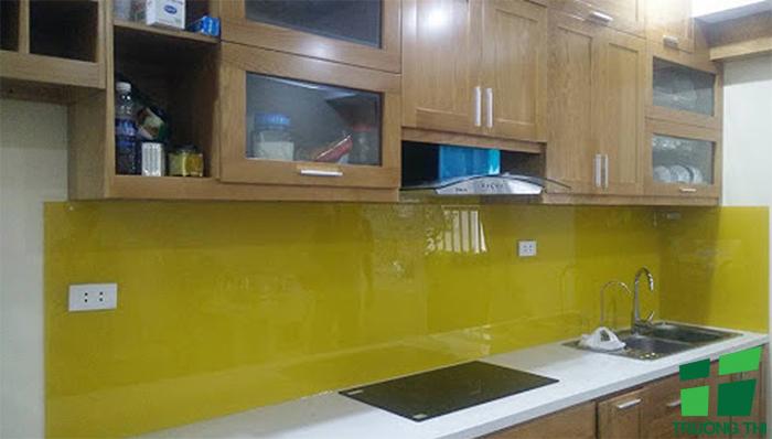 Kính ốp bếp màu vàng chanh 3