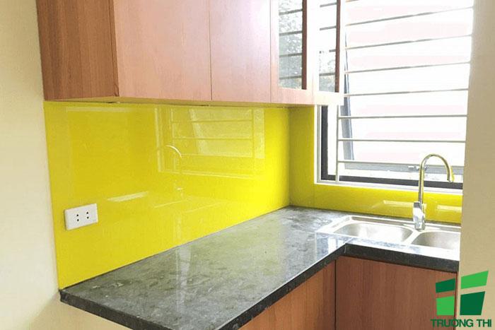 Kính ốp bếp màu vàng thư 2