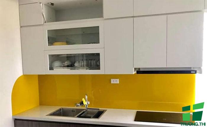 Kính ốp bếp màu vàng thư 5