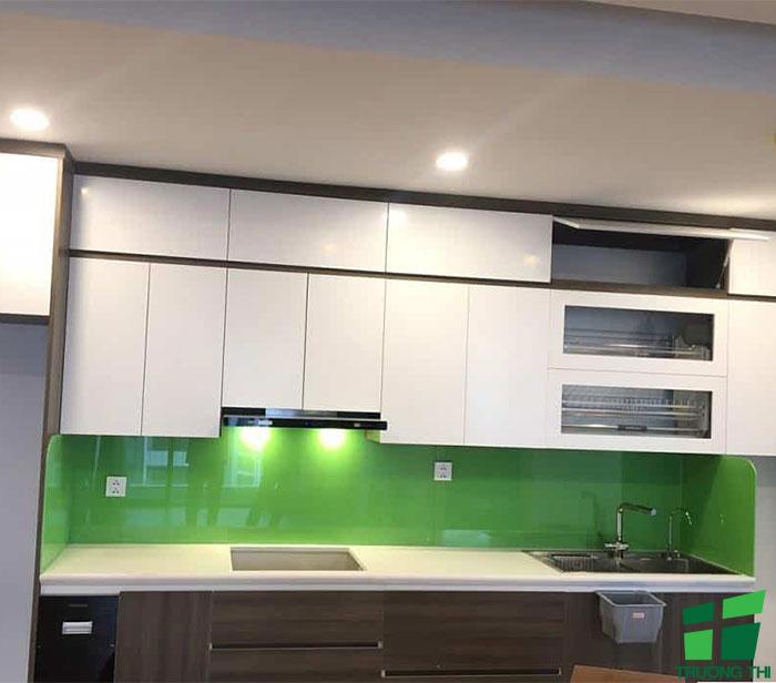 Kính ốp bếp màu xanh cốm 1