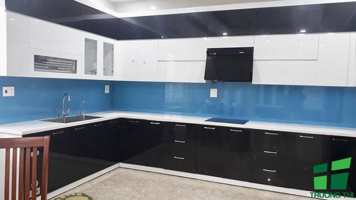 Kính ốp bếp màu xanh dương 3