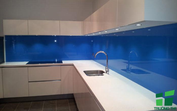 Kính ốp bếp màu xanh dương 5