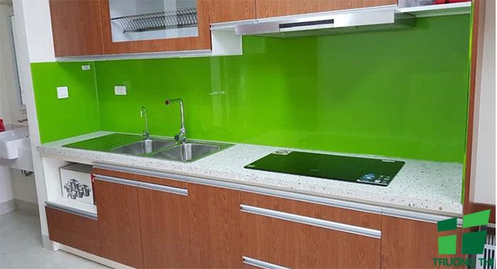 Kính ốp bếp màu xanh lá 2
