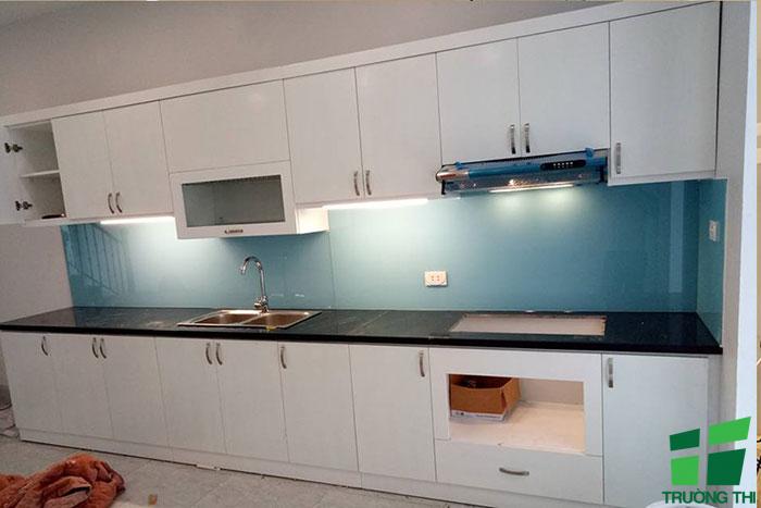 Kính ốp bếp màu xanh lơ 3