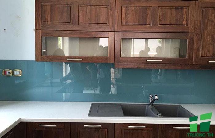 Kính ốp bếp màu xanh lơ 5
