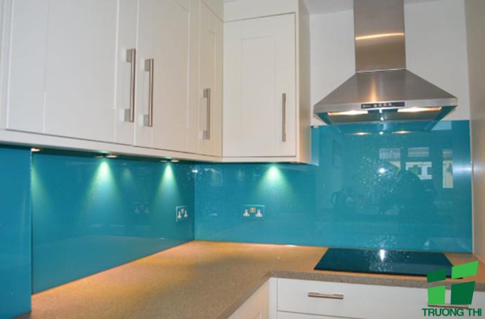 Kính ốp bếp màu xanh ngọc 2