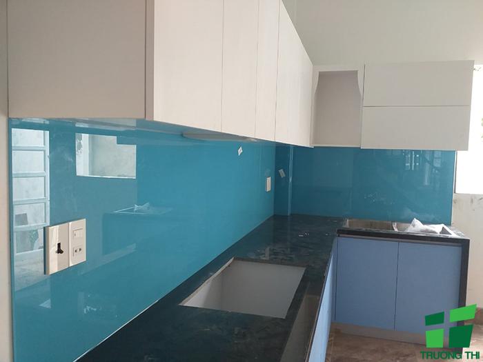 Kính ốp bếp màu xanh ngọc 4