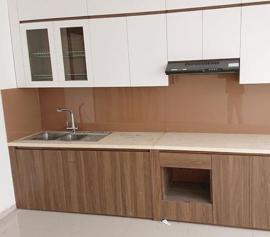 Kính ốp bếp màu nâu