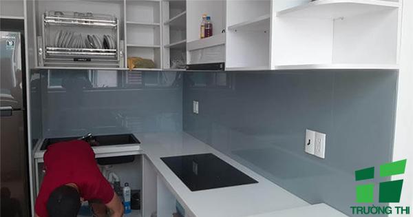 Cung cấp và thi công kính màu ốp bếp giá rẻ tại Tp.HCM