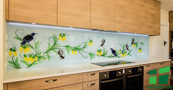 Kính ốp bếp chịu nhiệt hấp thụ nhiệt là gì?