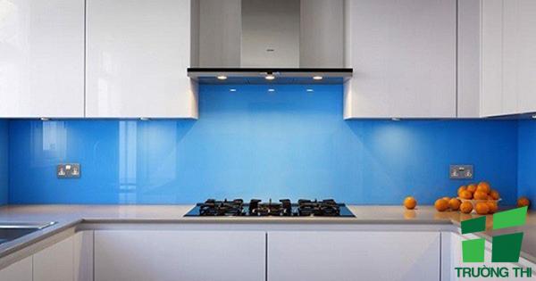 Kính ốp bếp là gì? Kinh nghiệm chọn kính ốp bếp