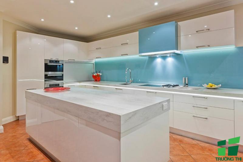 Kính ốp bếp màu xanh lơ giá rẻ tại Tp.HCM